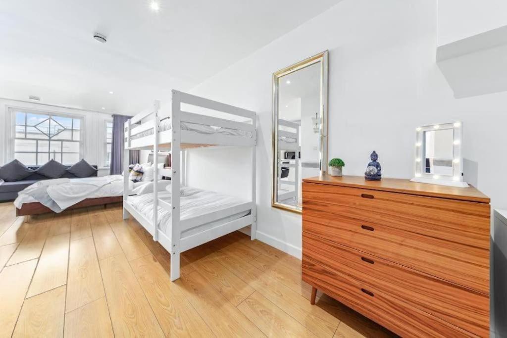 1 Bedroom Flat Piccadilly Sleep 7 In London Vr10 Екстериор снимка