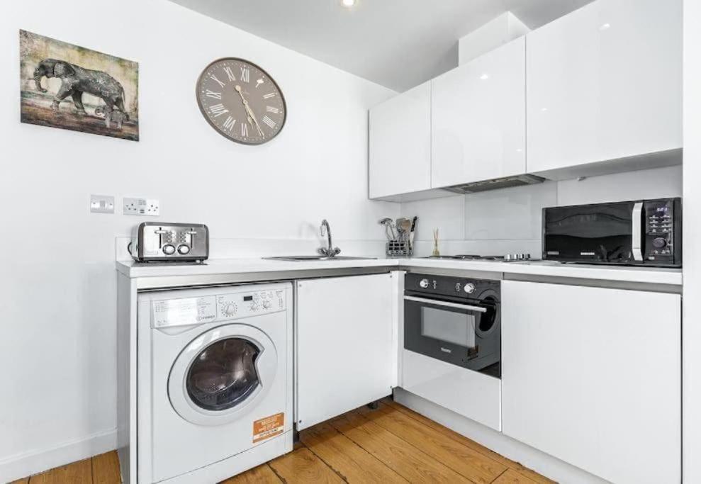 1 Bedroom Flat Piccadilly Sleep 7 In London Vr10 Екстериор снимка