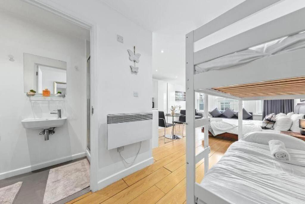 1 Bedroom Flat Piccadilly Sleep 7 In London Vr10 Екстериор снимка