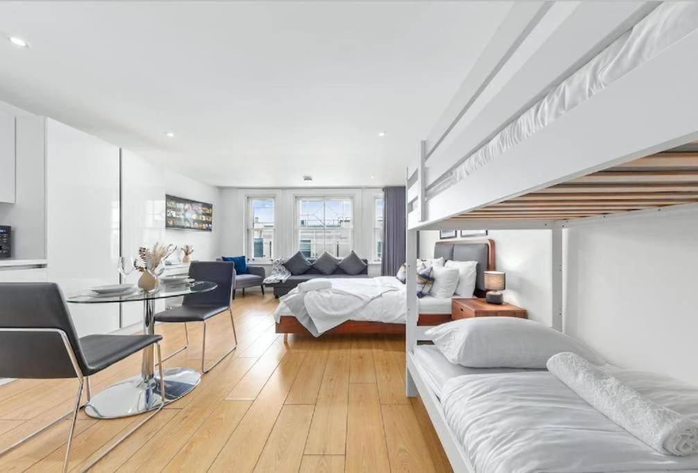 1 Bedroom Flat Piccadilly Sleep 7 In London Vr10 Екстериор снимка