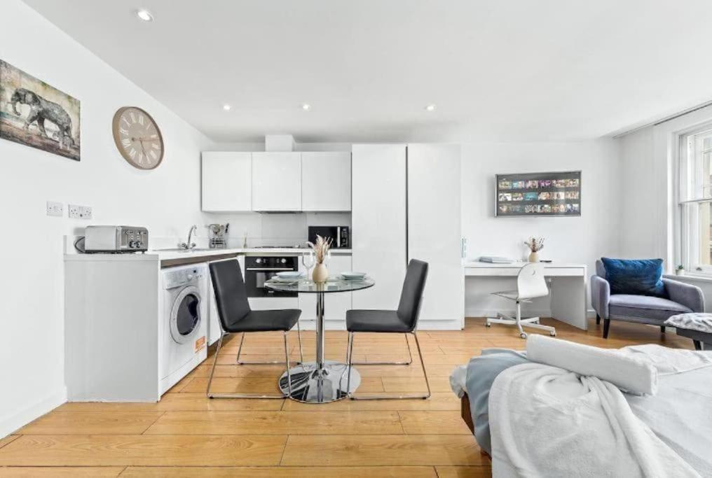1 Bedroom Flat Piccadilly Sleep 7 In London Vr10 Екстериор снимка